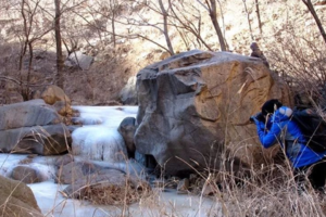 冬季徒步团建：京北大峡谷踏冰+徒步团建