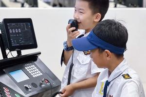 【西郊线小小驾驶员】3.29/4.4/5/11/19/25身穿制服变身列车长，坐上电车追春暖花开