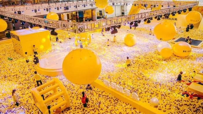 蹦床-减压主题创意式团建