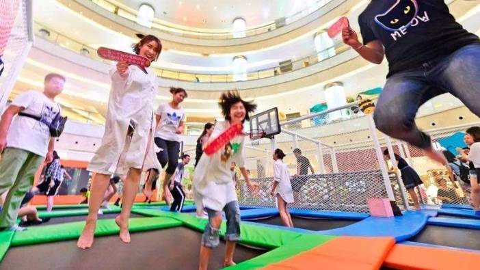 蹦床-减压主题创意式团建