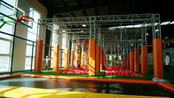 蹦床-减压主题创意式团建