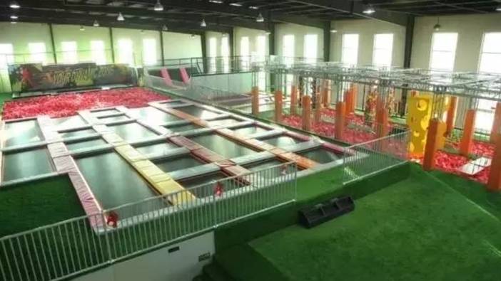 蹦床-减压主题创意式团建