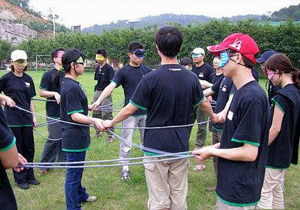 盲人方阵拓展项目图片