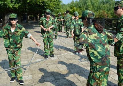 拓展训练盲人方阵图片