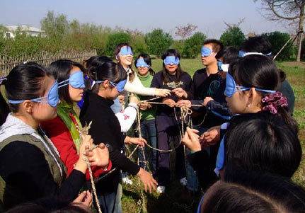 盲人方阵拓展游戏图片