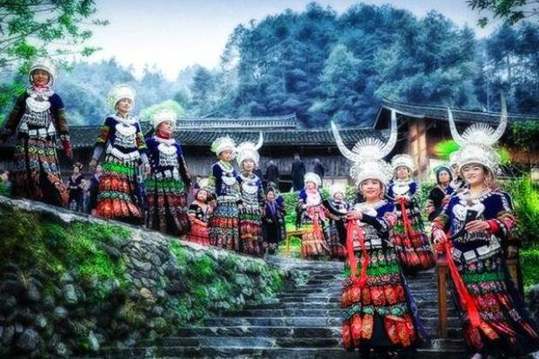 贵州西江苗寨 凯旧州古镇 施秉云台山 双飞三日游