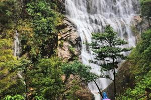 【诗游从化】避暑秘境千泷沟大瀑布，赏奇石飞潭，走竹海小道！远离喧市的广州“小泸沽湖”，碧波荡漾