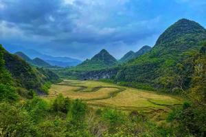 遇见山海【清远牛湖线】穿越绝美阳山牛湖线，探秘天坑古洞