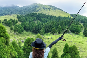 每周六晚上出发【夜登六五顶】看漫天繁星，壮美日出！一起走进广西那拉提