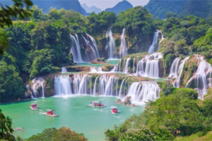 【靖西仙境.德天瀑布4天高铁】每周四/国庆出发：德天瀑布+明仕田园+通灵大峡谷+鹅泉+锦绣古镇 +渠洋湖