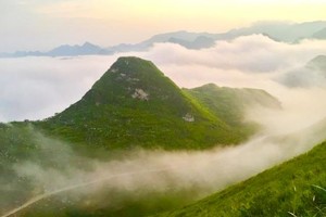 特价99元广东“冈仁波齐”靘雾山 仙娘庙 俯视阳山峰林和英西峰林  古道徒步一天