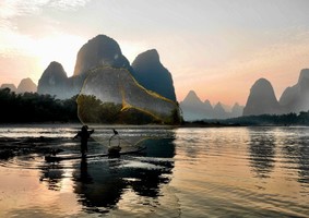 399元含住宿周五晚出发寻梦黄姚千年古镇 青砖黛瓦+桂林阳朔慢行 漓江竹筏游 俯瞰着漓江全景 逛兴坪古镇 遇龙河油菜花