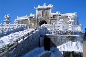 元旦三天大巴出发【冰雪衡山】赏南岳衡山雾淞冰雪奇观，行摄高椅岭，登祝融峰顶祈福！