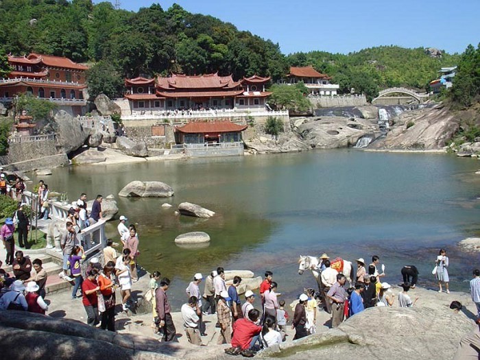 http://img.saihuitong.com/3303/img/142215/large/15654f37ef3.jpg-w1030