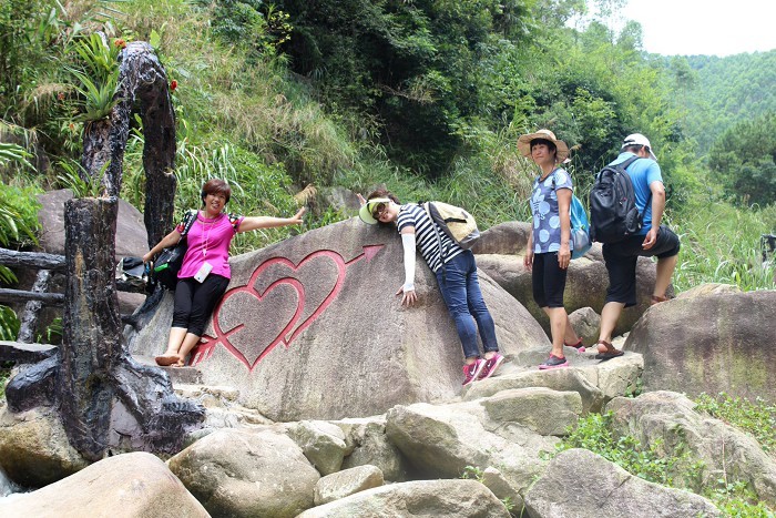 http://img.saihuitong.com/3303/img/142215/middle/156748d69a7.jpg-w930