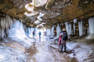 【特惠】2021.1.9庆阳弯镰沟冰瀑 黑老锅冰窟 1日游88元