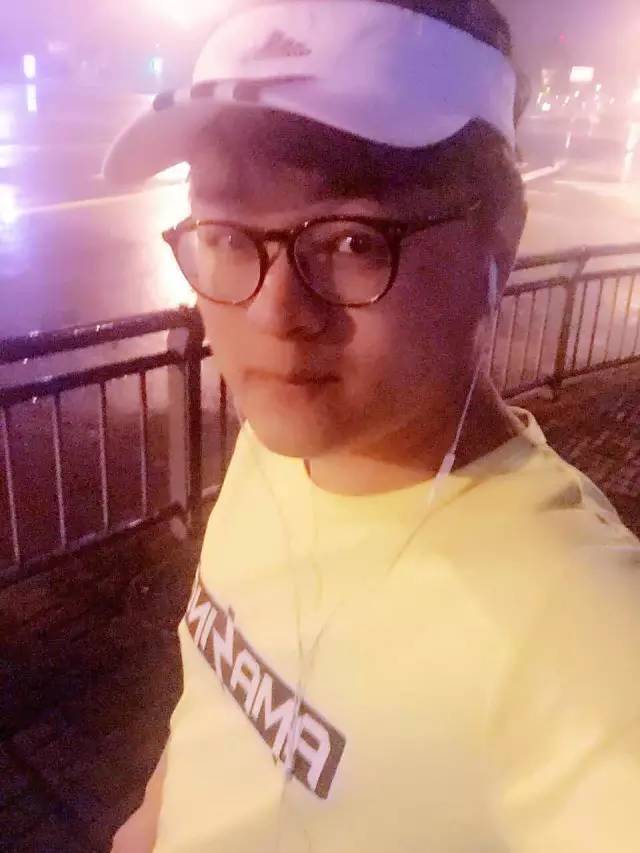 罗聪挺 个人风采照_副本.jpg