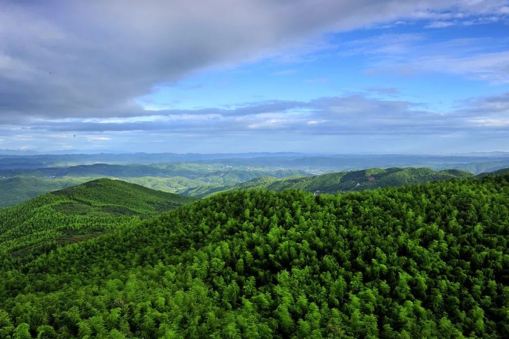 欢迎访问向心力探险旅行>>400-8765-909   上堡晶矿,位于游客中心南面