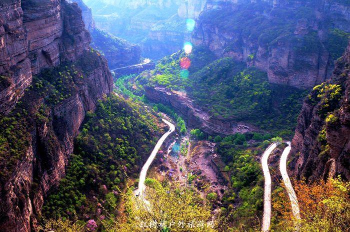 下午赶到林州太行大峡谷,乘观光车进入景区"太行天路"景区位于太行