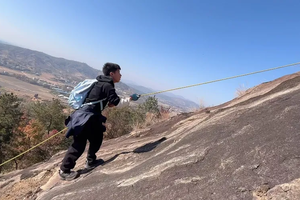 【周日-亲子攀爬-6岁以上】独家线路12月14日秋风岩户外爬山一日游