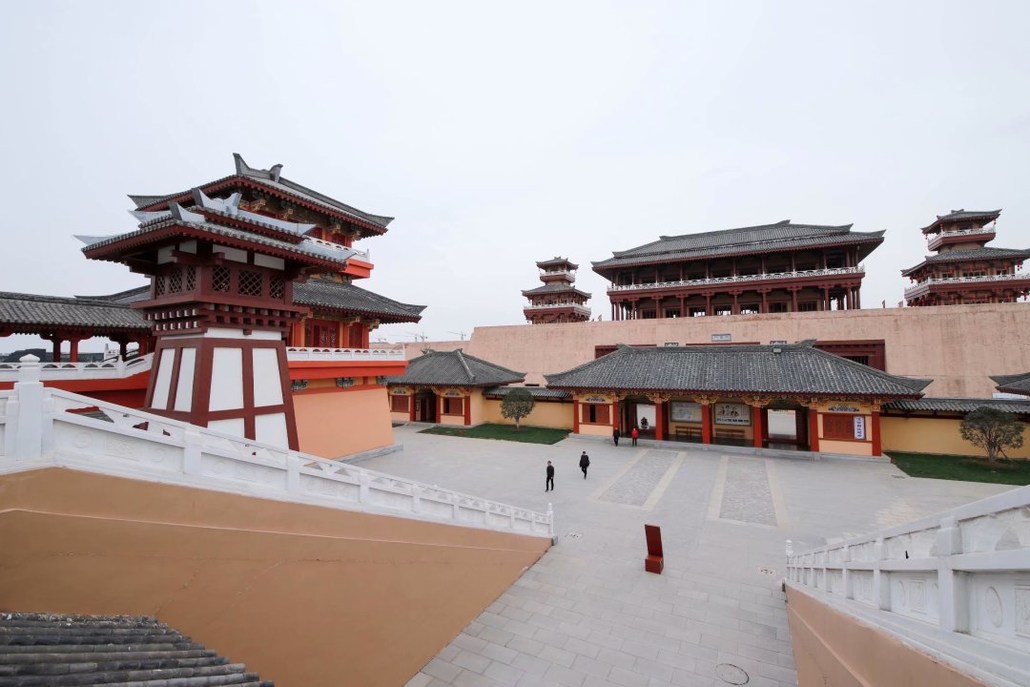 还有四大建筑:汉城影院,汉颂剧院,城市印象馆以及枣阳博物馆.