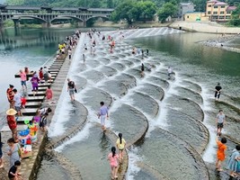 【7.25-26/8.8-9夏日清凉】网红龙鳞坝清凉戏水、湖源溪劲爽漂流、龙门古村品特色美食