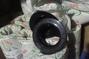 仿进口油封/32*50*8-32*54*10