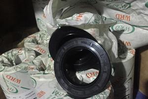 仿进口油封/65*110*12-70*82*7