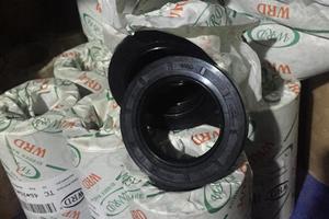 仿进口油封/130*150*12-130*165*15