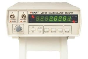 台式等精度智能频率计/VC3165