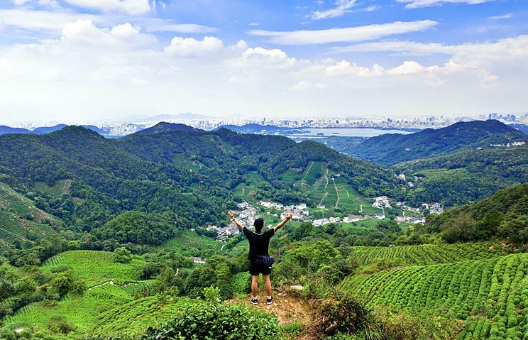 【西湖群山】徒步杭州十里琅珰,春天茶田龙井古道美妙