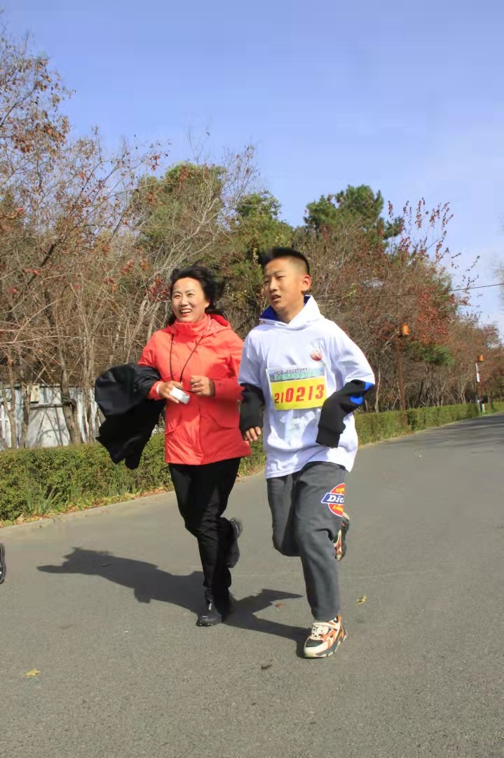 upMMIM_SO75bBHh0G_gLDiv_OyUhmkAZC0VfQE7GiD8zcCzsuvFLNsfb2xsImCr7