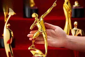 【游·衍生品】2026款自游人夜行小金人“超越”定制版预售！（4.16）