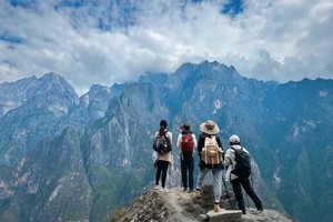 人生的第一张照片丨虎跳峡高路+中虎跳峡丨徒步2日游 每月单号丽江发团（31号不发）