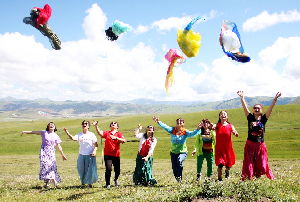 【快乐东风人】拍摄于若尔盖草原