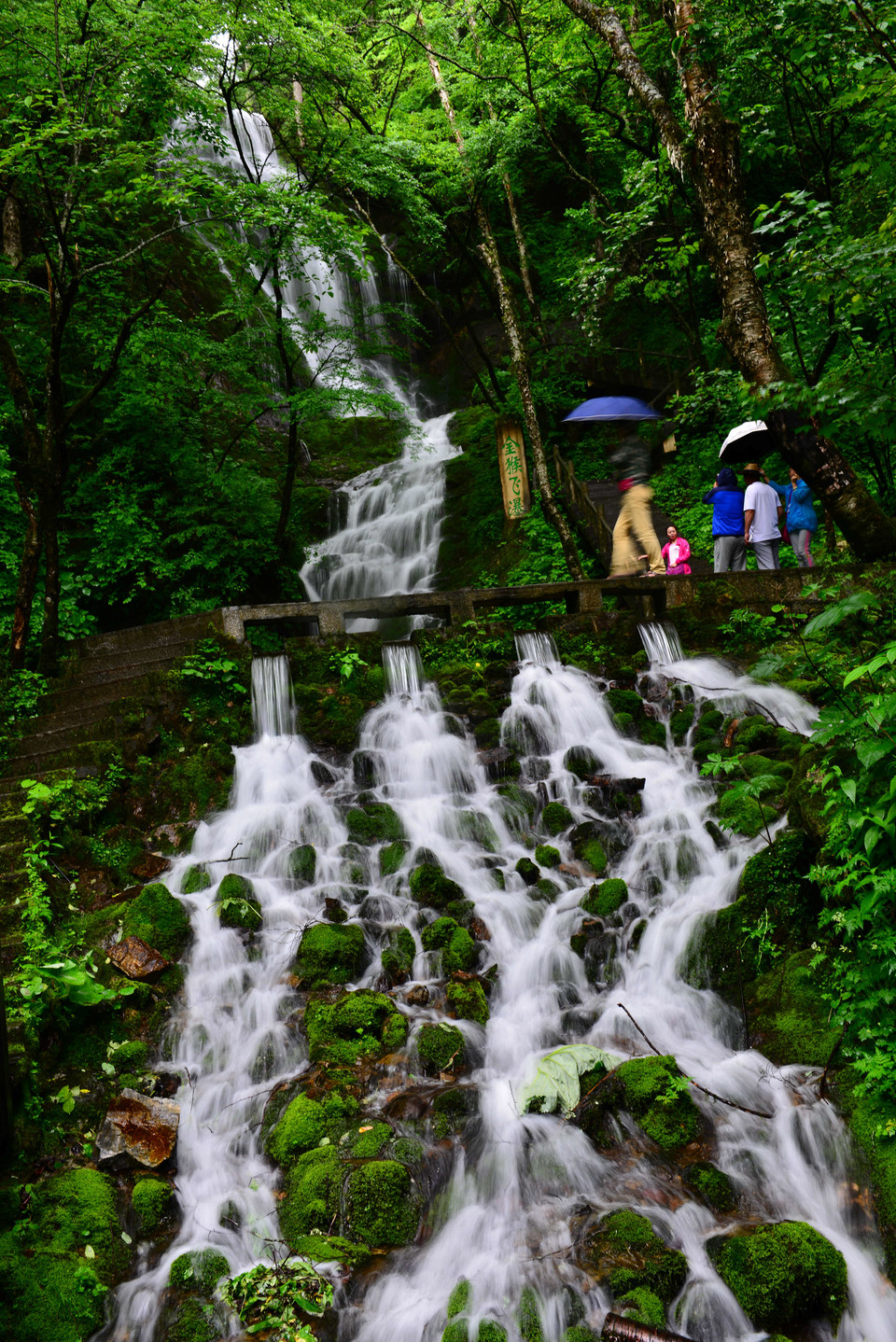 一波四叠细雨情