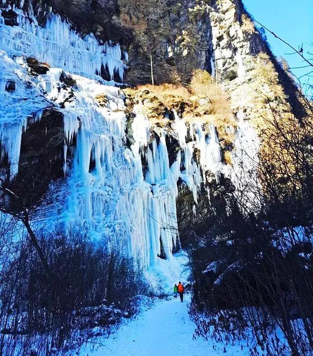 成都出发300km，中国版的黄石公园！亚洲最大冰瀑，最梦幻的震撼