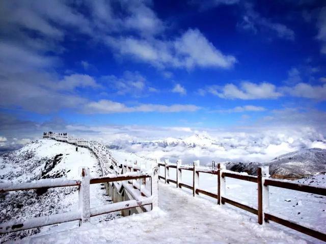 成都出发300km，中国版的黄石公园！亚洲最大冰瀑，最梦幻的震撼