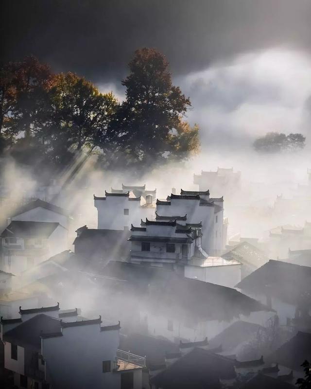 一位外国小伙被中国美景深深吸引，拍出了中华大地最美神韵