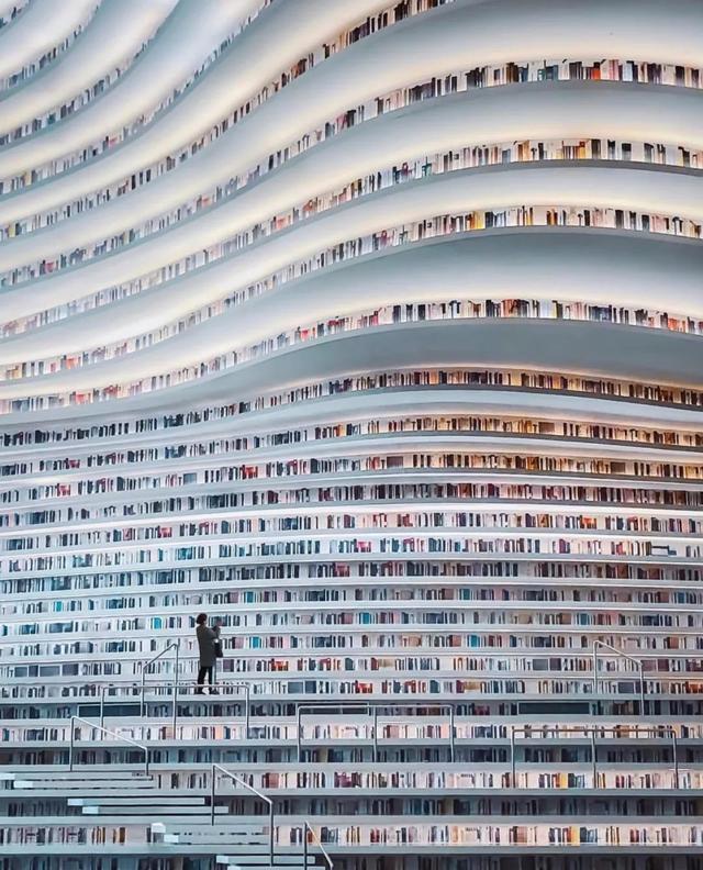 一位外国小伙被中国美景深深吸引，拍出了中华大地最美神韵