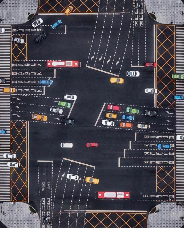 一位外国小伙被中国美景深深吸引，拍出了中华大地最美神韵