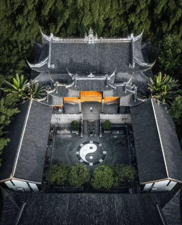 一位外国小伙被中国美景深深吸引，拍出了中华大地最美神韵