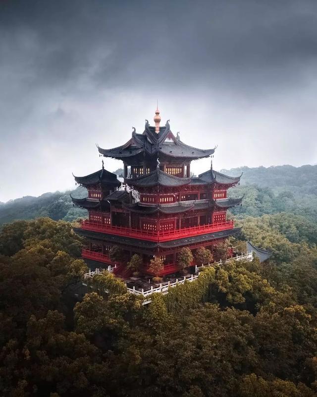 一位外国小伙被中国美景深深吸引，拍出了中华大地最美神韵