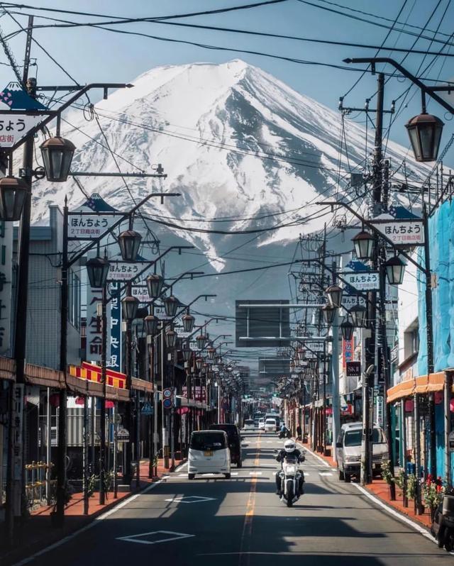 一位外国小伙被中国美景深深吸引，拍出了中华大地最美神韵