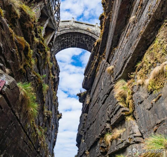 上帝没事儿爱丢鞋：一双丢在双塔山，一双丢在梵净山，不信自己看