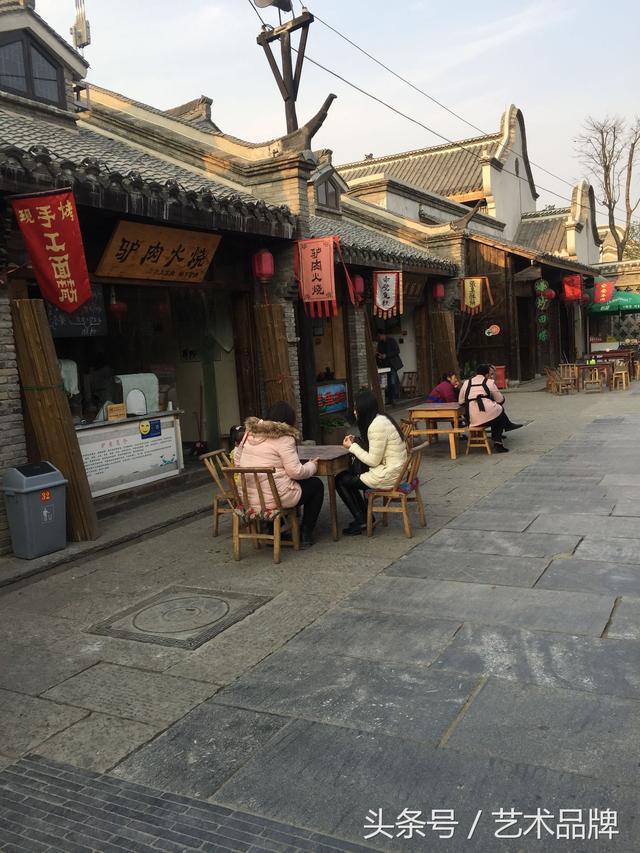 皇陵边上的特色小镇：游湖北钟祥莫愁湖小镇，山水相连，美食饕餮