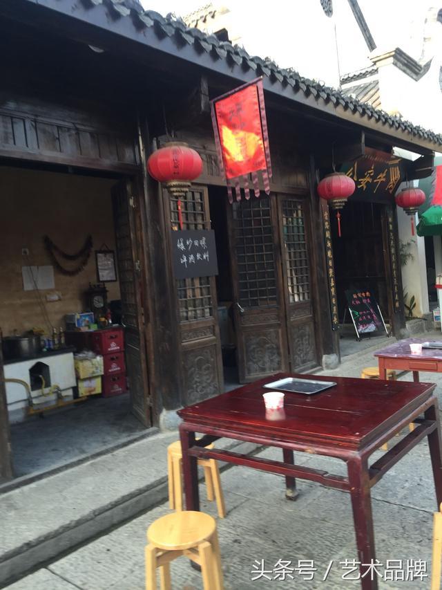 皇陵边上的特色小镇：游湖北钟祥莫愁湖小镇，山水相连，美食饕餮