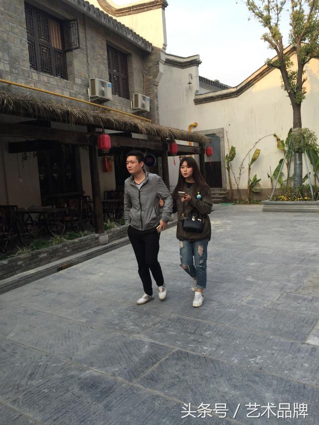 皇陵边上的特色小镇：游湖北钟祥莫愁湖小镇，山水相连，美食饕餮