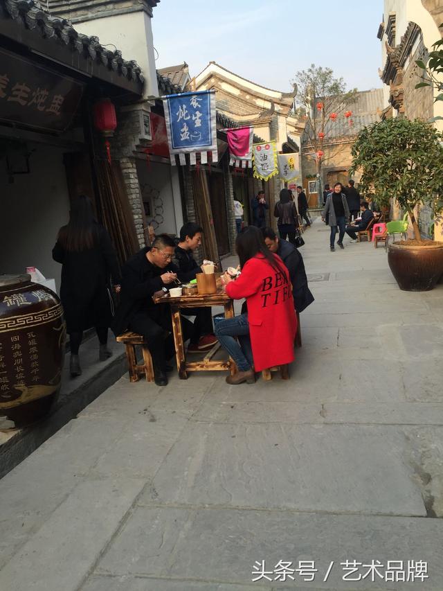 皇陵边上的特色小镇：游湖北钟祥莫愁湖小镇，山水相连，美食饕餮