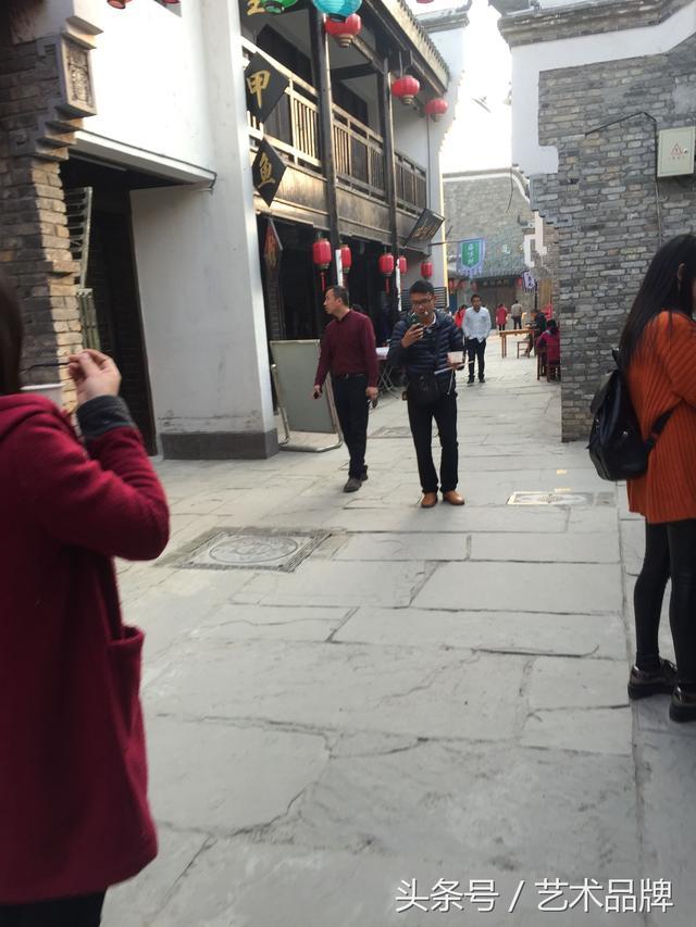 皇陵边上的特色小镇：游湖北钟祥莫愁湖小镇，山水相连，美食饕餮